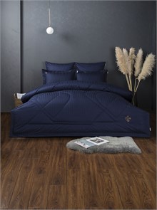 {{photo.Alt || photo.Description || 'Набор с одеялом Страйп-сатин семейный'}}