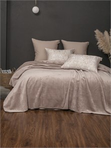 {{photo.Alt || photo.Description || 'Набор с покрывалом Пано Кватро 1.5-спальный'}}